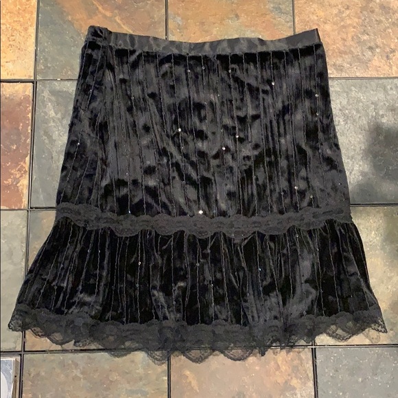 Black skirt with scattered sequins - Picture 1 of 5